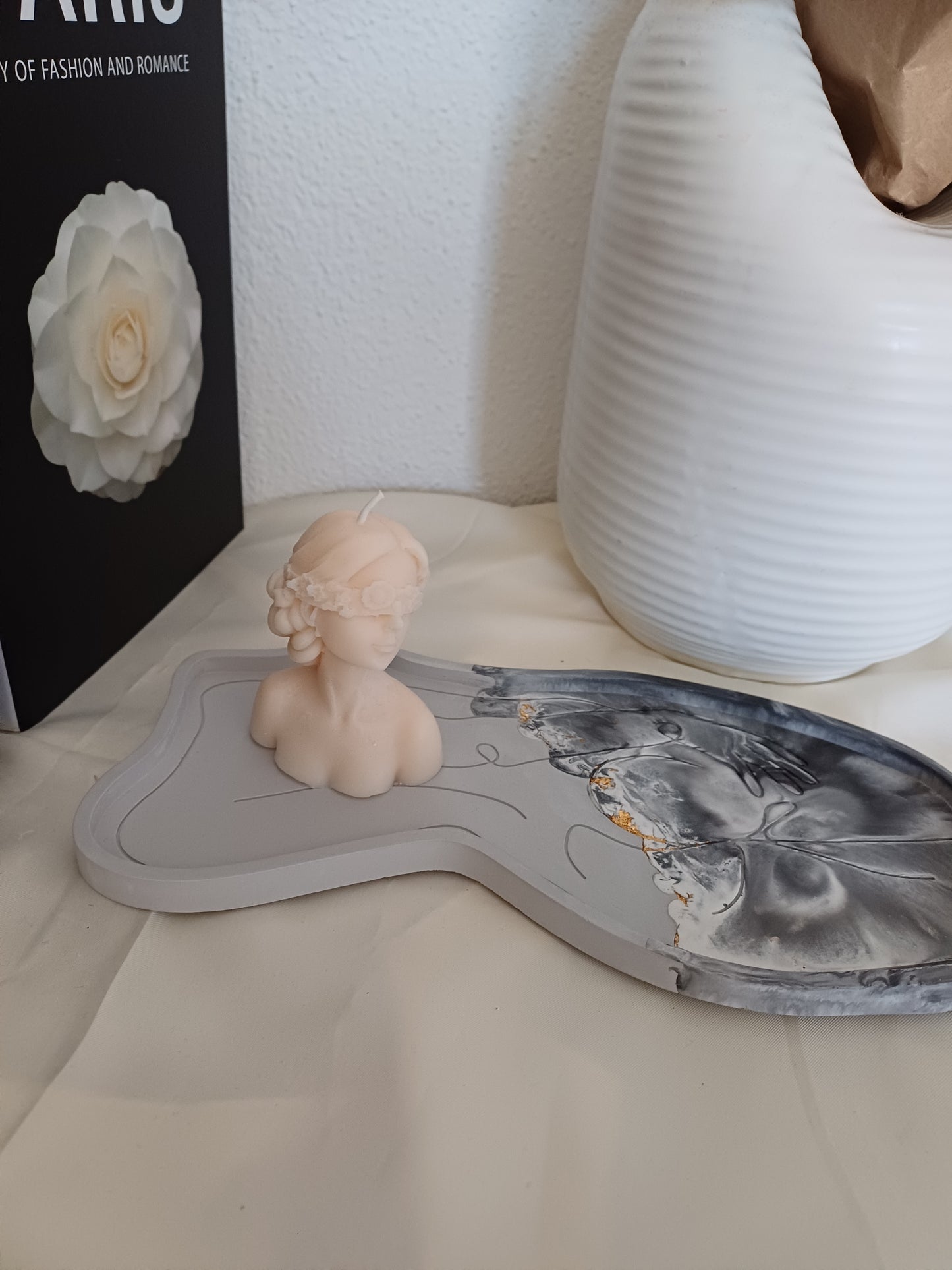 Dame mit Augenbinde