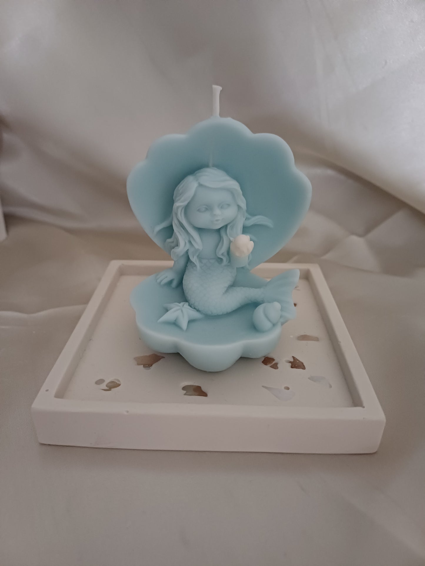 Kleine Meerjungfrau in Muschel
