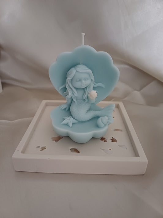 Kleine Meerjungfrau in Muschel