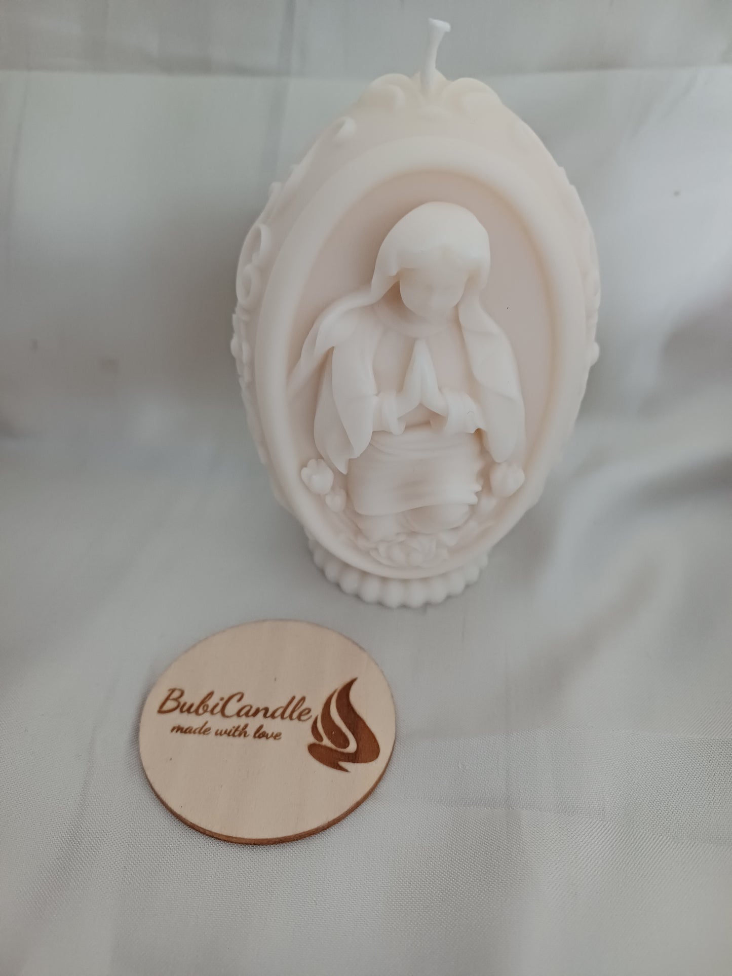 Heilige Maria im Osterei