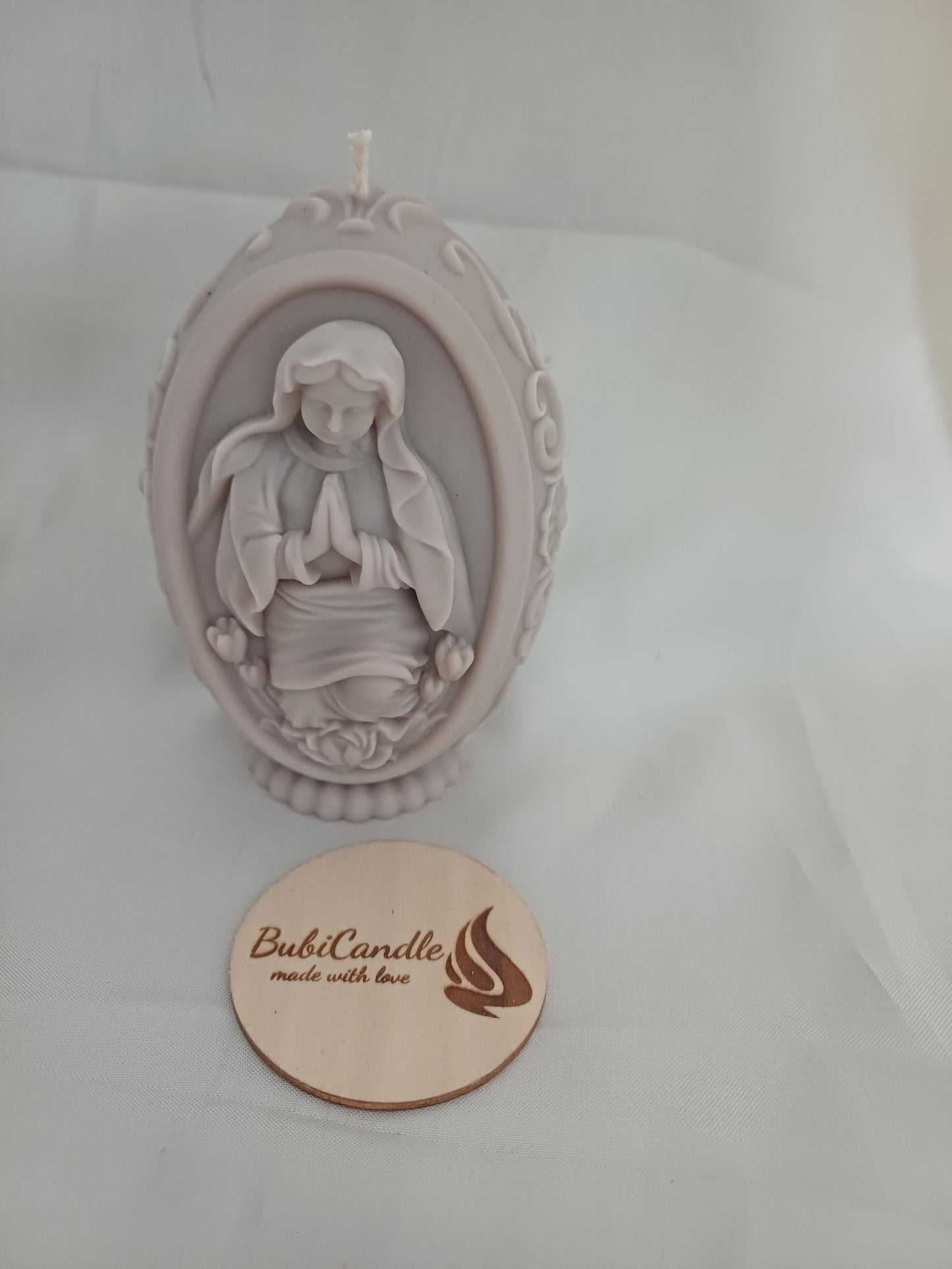 Heilige Maria im Osterei